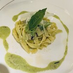 フランス料理 ギャルソン - シェフ自家製のフィットチーネに温もりを感じながら、バジルとチーズで満足過ぎる一皿♡