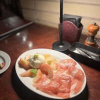 カルネジーオ イースト - 