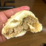 手作り豚まん専門店 龍福 - 餡がたっぷり♪