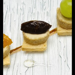 ラ・ロマネ 朝霞 - 紫プラムとフォアグラ　ホットワインで煮詰めてゆく紫プラムは胡椒と潮でいただきます　　byまみこまみこ