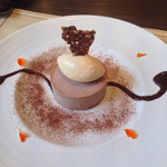 カーサ・デル・チーボ - チョコレートのセミフレッド 大西ハーブ園ヤギリコッタとスパイス風味のチョコレートソース