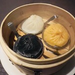 私房菜 晴レ - トリュフ小籠包感動した。ノーマル、ポルチーニ茸小籠包も美味しい