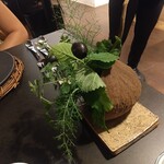 LAINE INAMURAGASAKI - 庭で摘んだハーブと黒オリーブ