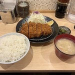 とんかつ檍のカレー屋いっぺこっぺ - 特ロースかつ定食