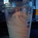 よしやす食堂 - 持参したカップに入れてもらったよしやすソフト！300円