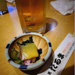お通しも味よし。200円で良心的かな。ビールも冷えてて入れ具合も◎