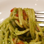 チッチャ - 佐賀県産減農薬バジリコを使ったジェノベーゼ　フルーツトマトのセミドライをアクセントに　スパゲッティ