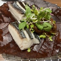 魚と炭と鉄板と ととと - さわら朴葉味噌焼き