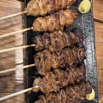 炭焼酒場 舌屯 - ぼんじりと鶏皮