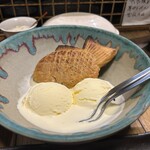 炉ばた 三光橋 - たい焼きバニラアイス