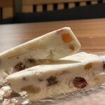 酒とやきとり とりごろ - ドライフルーツとナッツでほばチーズケーキlove