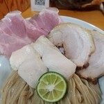 青波 - 煮干し豚骨肉盛つけ麺