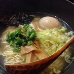 仁王 - 塩ラーメンは味玉が付いて500円。そしてマジうま！神光臨！