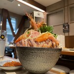 月島もんじゃ こぼれや - 笑っちゃうくらいの海鮮の量