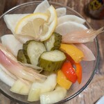 豚焼＆湘南畑 マニトン - 箸休め　ピクルス