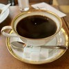 伊吹珈琲店 - ドリンク写真:ホットコーヒーは、おそらく丸福珈琲店本店と同じカップ。丸福より苦味が強く感じました。丸福の角砂糖は2個ですが、こちらは4個。やはりこちらの方がストロング？