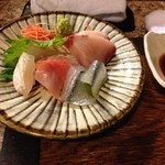 なな治 - 造り盛り　ブリ・さより・金目・ヒラメの昆布〆・鯛