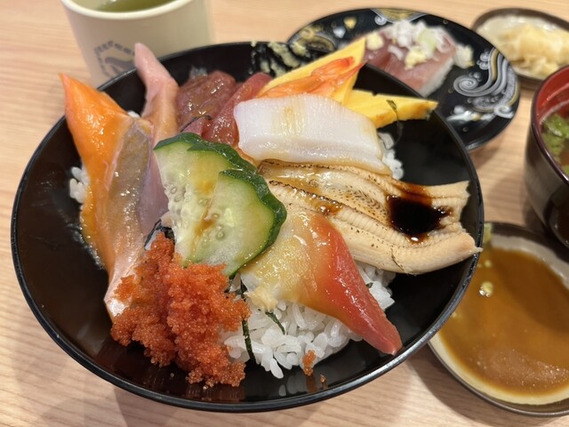 平禄寿司 仙台宮城野 新田東店 - 小鶴新田（回転寿司）の写真