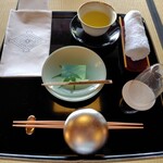 菊乃井 - 着いて早々に冷たいお茶とミントゼリーのサービス