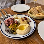 THE MED - メゼ（東地中海式前菜盛り合わせ）&ピタパン追加