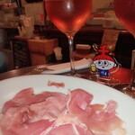 オステリア ダ アダ - 切りたて生ハム&ヴィヴィルーナ(ロゼワイン)