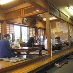 こまどり - 店内