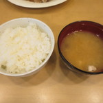 新潟市中央卸売市場誠食堂 - ご飯と味噌汁