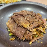 中国料理 旬輝 - 肉の炒飯。炒飯より肉の量♪