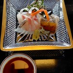 菊乃井 - 向付
      (明石鯛　太刀魚焼霜ポン酢ジュレ　あしらい一式)