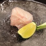 鮨 田なべ - 積み重ねられた平目