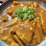 もつ煮食堂 もつひの - 玉ねぎ、もつ大きめカットしてあり食べ応え十分