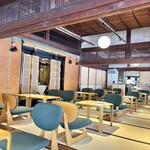 ディアンドデパートメント - 店内の様子、椅子が可愛い