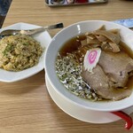 麺飯食堂 栄 - 料理写真:らーめん　醤油　半炒飯セット　トッピング　メンマ　(温玉は完売でした) 
