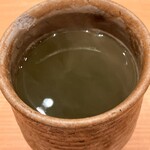 すしやのたい悟 - 温かいお茶でーす。