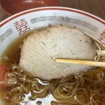 食堂きかく - チャーシューは厚みのあるもも肉