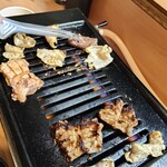 黒豚ホルモン陣屋 - レッツ焼き焼きたーいむっ！！！