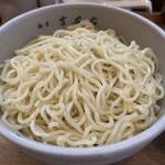 麺屋吉左右 - 自家製麺。見た目特徴感じないけどすすってみるととんでもなくウマい！