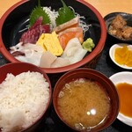 魚っ喰いの田 - 刺身定食