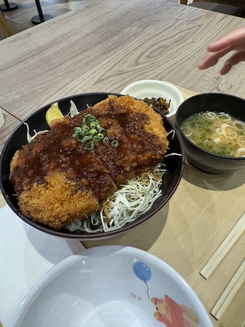 Kunimi Kitchen（クニミ キッチン） &ndash; 貝田の牛タンが楽しめる24時間営業のサービスエリア店