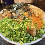 豚星。 - 限定『冷やしジンジャーミンチ』（1,450円）＋豚増し（200円）＋小ねぎ増し（50円）＋のり増し（50円）、生姜・七味