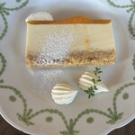シャンパン・ブランチ - マンゴーのレアチーズケーキ