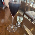 シャンパン・ブランチ - ミニシャンパンとランチのドリンク(赤ワイン)
