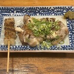 エビス傳八 - カリカリ豚皮、豚足