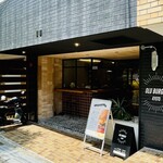 OLU BURGER KYOTO - 食べログから予約して12:25入店、4名掛けテーブルに。この日は最高気温36℃でクーラーがよく効いててありがたい。店内はお肉の焼けてる良い匂いが漂う。スタッフさんの接客は親切丁寧。