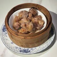香港料理 盛記 銀座 - スペアリブのにんにく蒸し