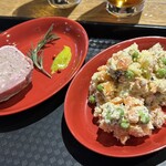 TAP9 - フードコートになっているのでツマミは別の店から持ってこれるところがよい。