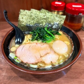 横浜家系 まるに家_0