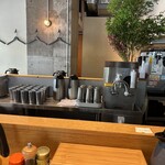 二階堂 - 開店一番。お店の中は綺麗に整理整頓。