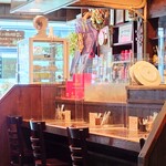 南蛮茶舘 - 外光が差し込む店内。