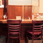 南蛮茶舘 - 店内奥にもテーブル席があります。